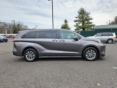 2021 Toyota Sienna XLE